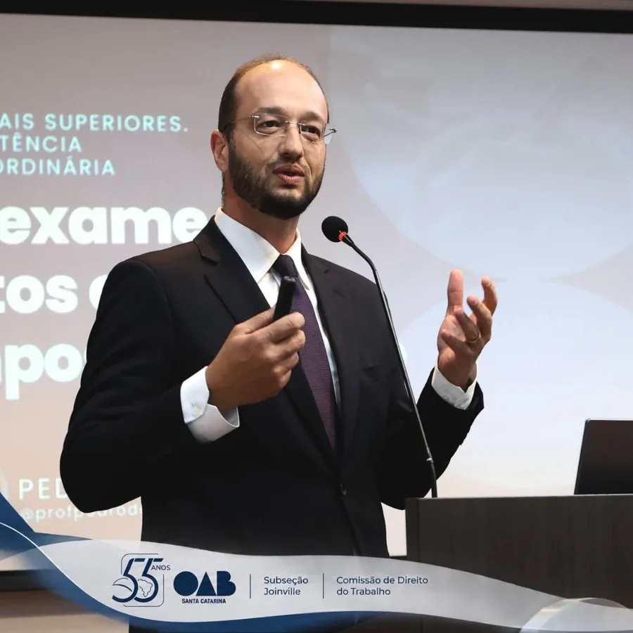 Pedro de Assis em palestra sobre recurso de revista na OAB de Joinville